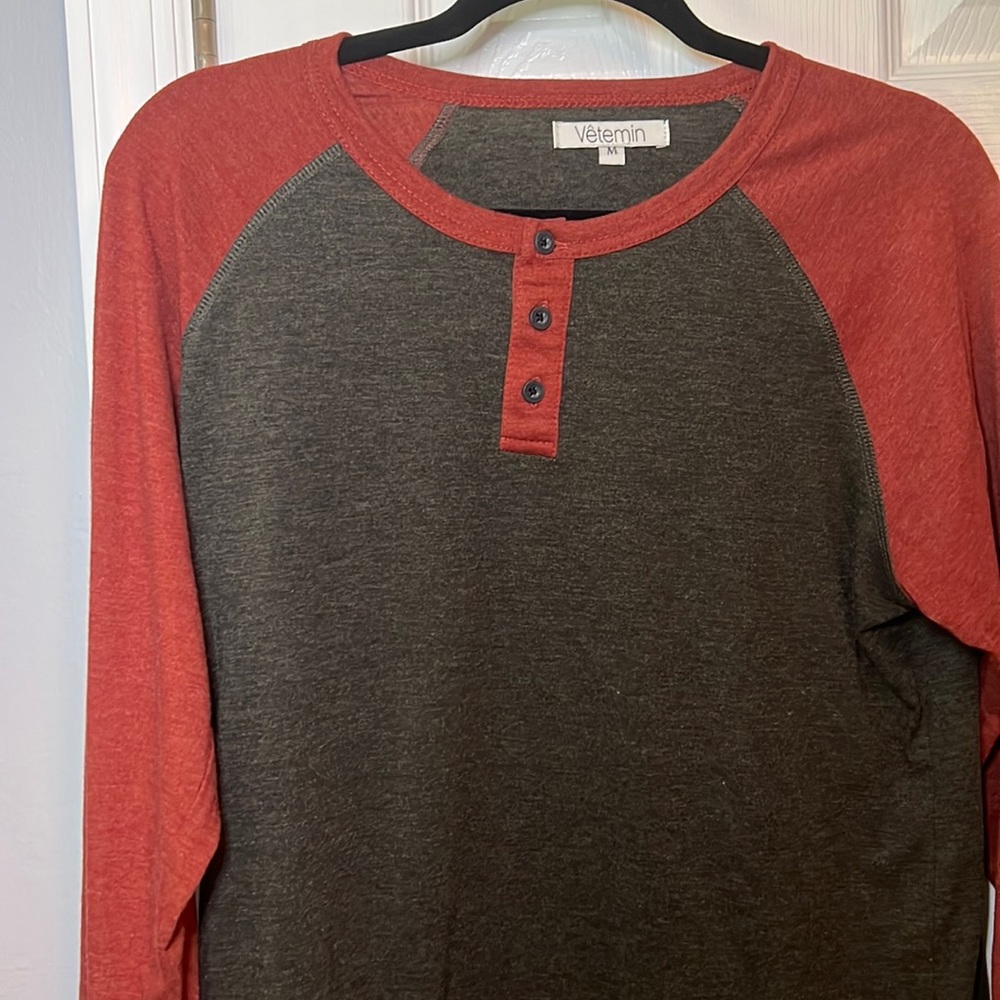 Men's Grey and Red Henley Shirt Size Med